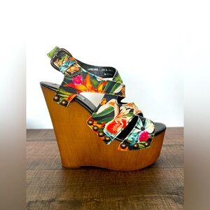 Steve Madden Baxtina wedges. New without tags/ box. ✨🖤✨